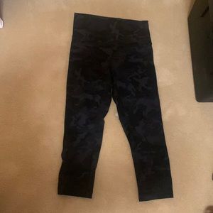 Lululemon black camo wunder trains 23”